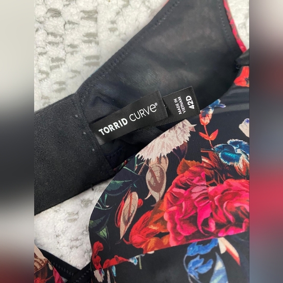 Torrid T-Shirt‎ Bra - 360° Back Smoothing Sixe 42D - Picture 5 of 10